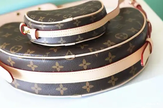 MM VUITTON LOUIS Croissant 0629